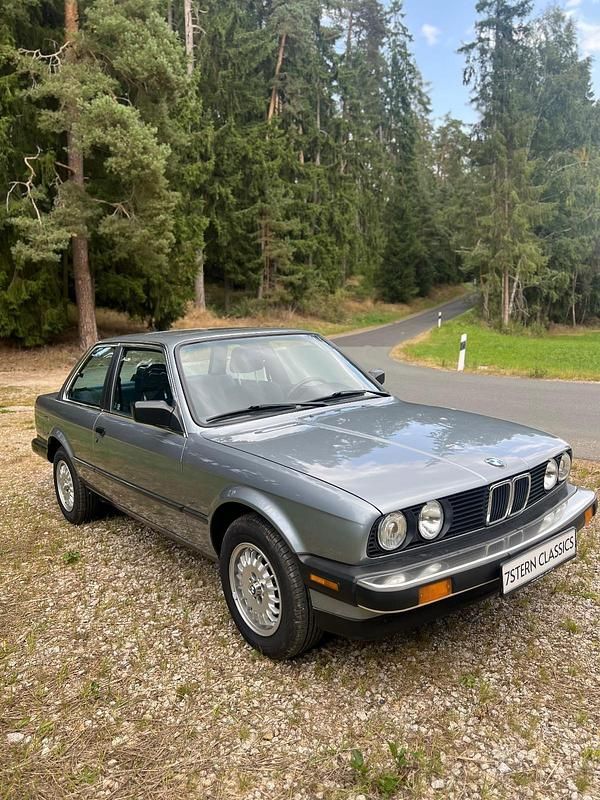 Gebraucht BMW 325 122 PS (89 kW) 1986 Blau Coupé