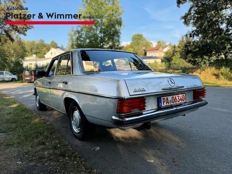 Gebraucht Mercedes 200 95 PS (69 kW) 1975 Silber Limousine