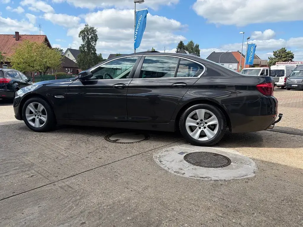 Gebraucht BMW 530 Performance 258 PS (189 kW) 2013 Braun Limousine