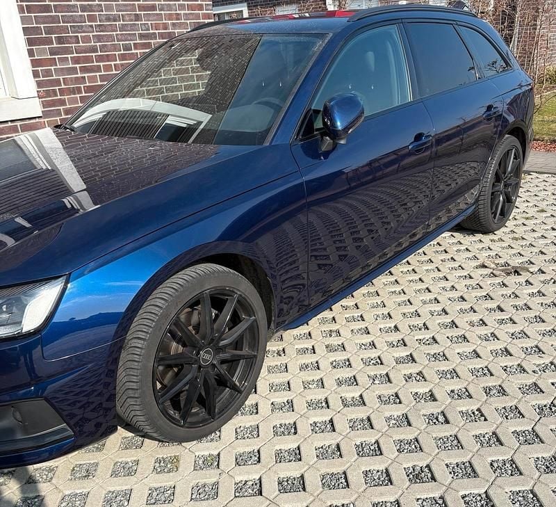 Gebraucht Audi A4 163 PS (119 kW) 2020 Blau Kombi