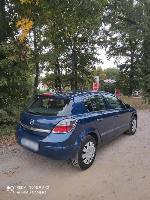 Blau Gebraucht 2010 Opel Astra Limousine | 1.750 € (Superpreis) - Bild 1/4