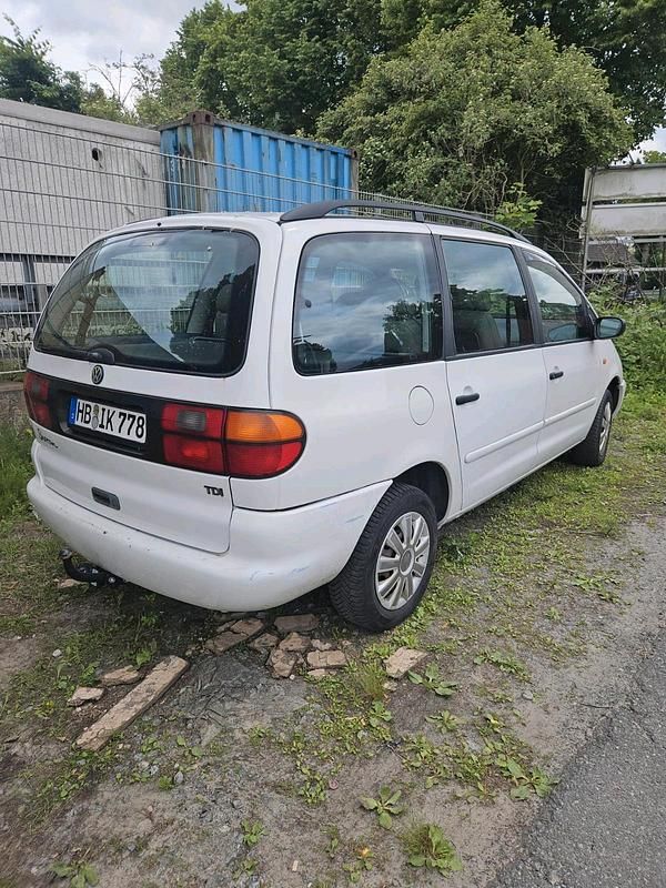 Gebraucht VW Sharan 90 PS (66 kW) 1997 Weiß Van / Kleinbus