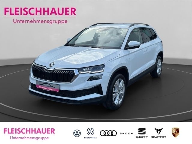 Weiss Gebraucht 2024 Skoda Karoq Selection SUV | 30.490 € (Guter Preis) - Bild 1/4