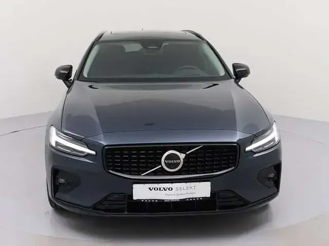 Gebraucht Volvo V60 145 PS (106 kW) 2025 Kombi