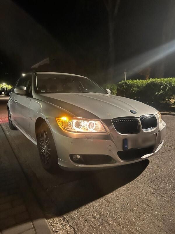 Silber Gebraucht 2010 BMW 318 Kombi | 7.000 € (Fairer Preis) - Bild 1/4