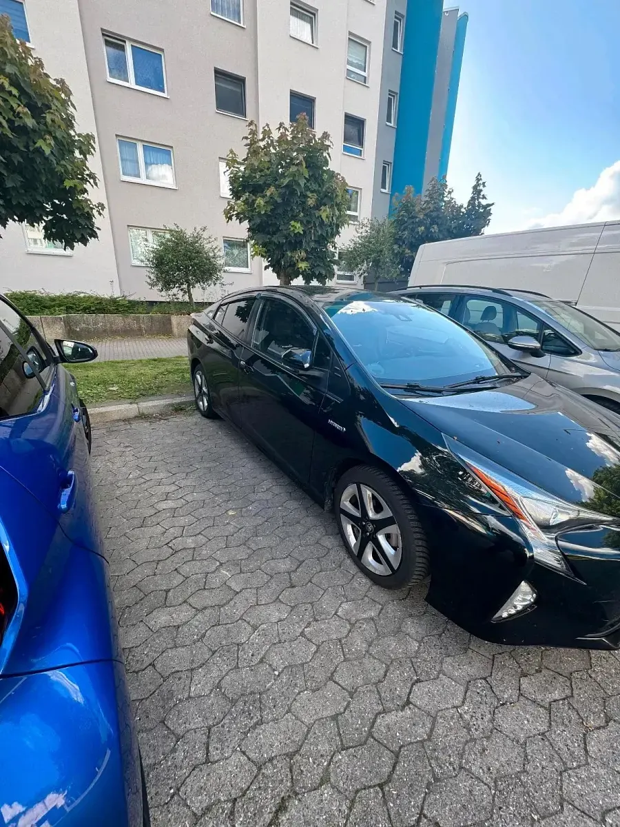Gebraucht Toyota Prius 122 PS (89 kW) 2016 Schwarz Limousine