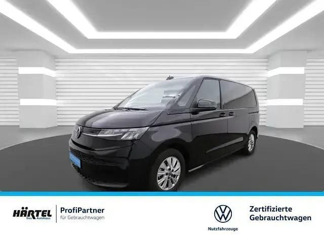 Deep black perleffekt (schwarz) Gebraucht 2024 VW T7 Style Van | 54.990 € (Fairer Preis) - Bild 1/2