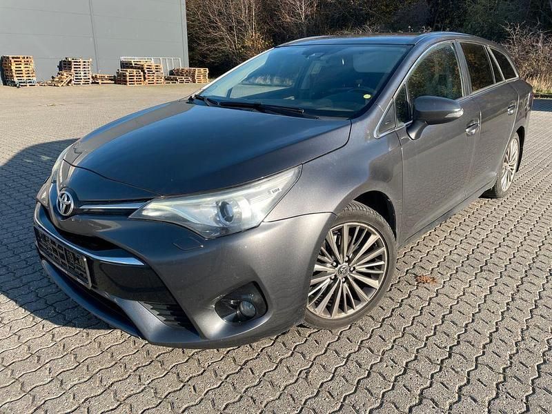 Grau Gebraucht 2016 Toyota Avensis Kombi | 8.000 € (Superpreis) - Bild 1/4