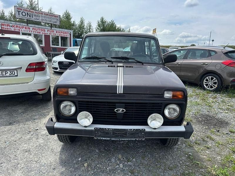 Braun Gebraucht 2016 Lada Taiga SUV | 4.600 € (Superpreis) - Bild 1/4