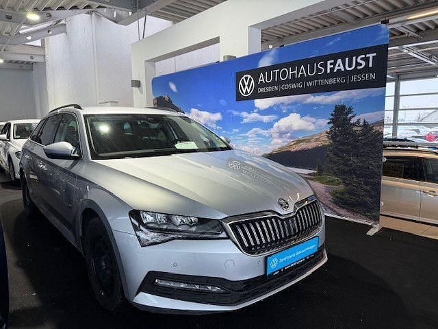 Gebraucht Skoda Superb 150 PS (110 kW) 2022 Silber metallic Kombi
