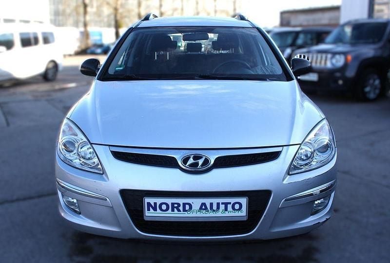 Gebraucht Hyundai i30 126 PS (92 kW) 2008 Silber Kombi