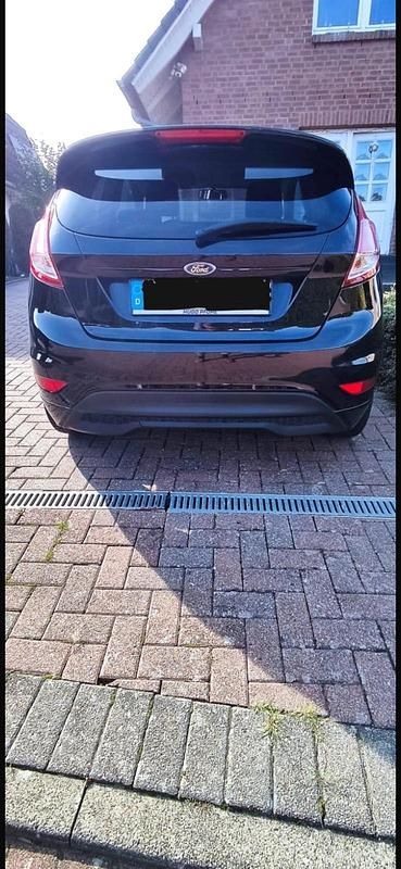 Schwarz Gebraucht 2015 Ford Fiesta Kleinwagen | 4.450 € (Guter Preis) - Bild 1/4