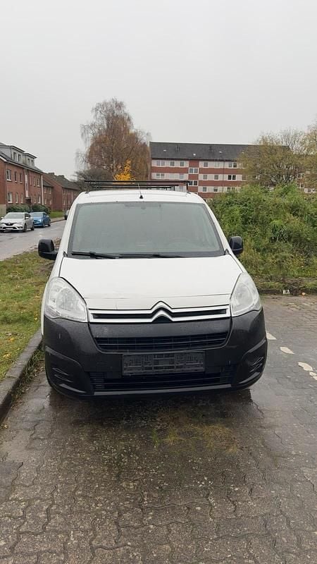 Weiß Gebraucht 2016 Citroën Berlingo SELECTION Van / Kleinbus | 7.000 € (Guter Preis) - Bild 1/4