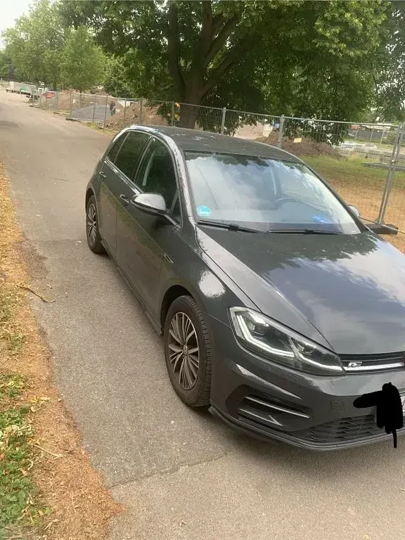 Gebraucht VW Golf VII Highline 150 PS (110 kW) 2019 Grau Limousine