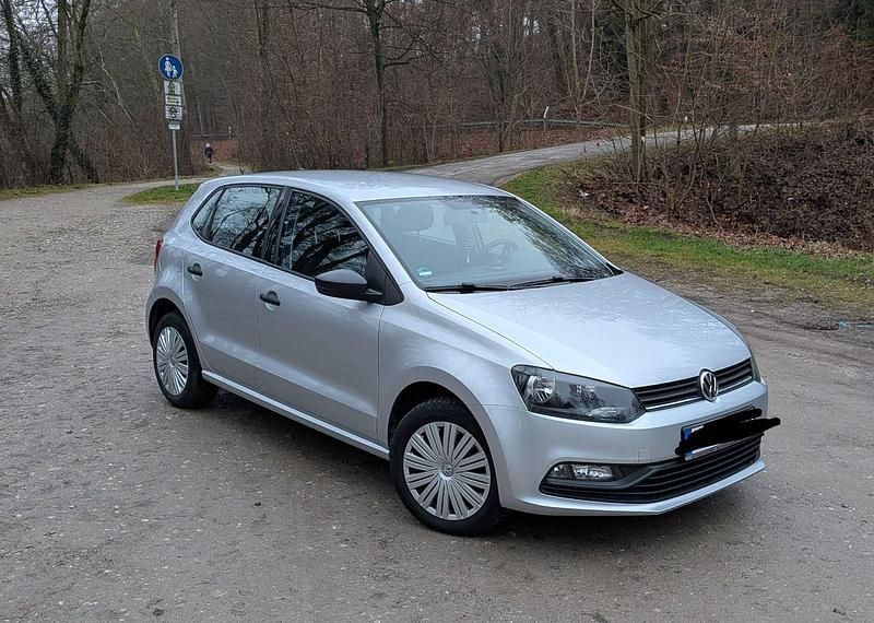 Silber Gebraucht 2015 VW Polo Trendline Kleinwagen | 6.550 € (Guter Preis) - Bild 1/4