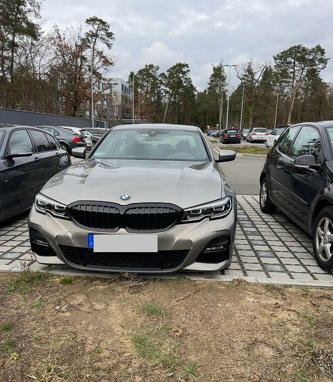 Schwarz Gebraucht 2019 BMW 320 M Sport Limousine | 22.999 € (Guter Preis) - Bild 1/3