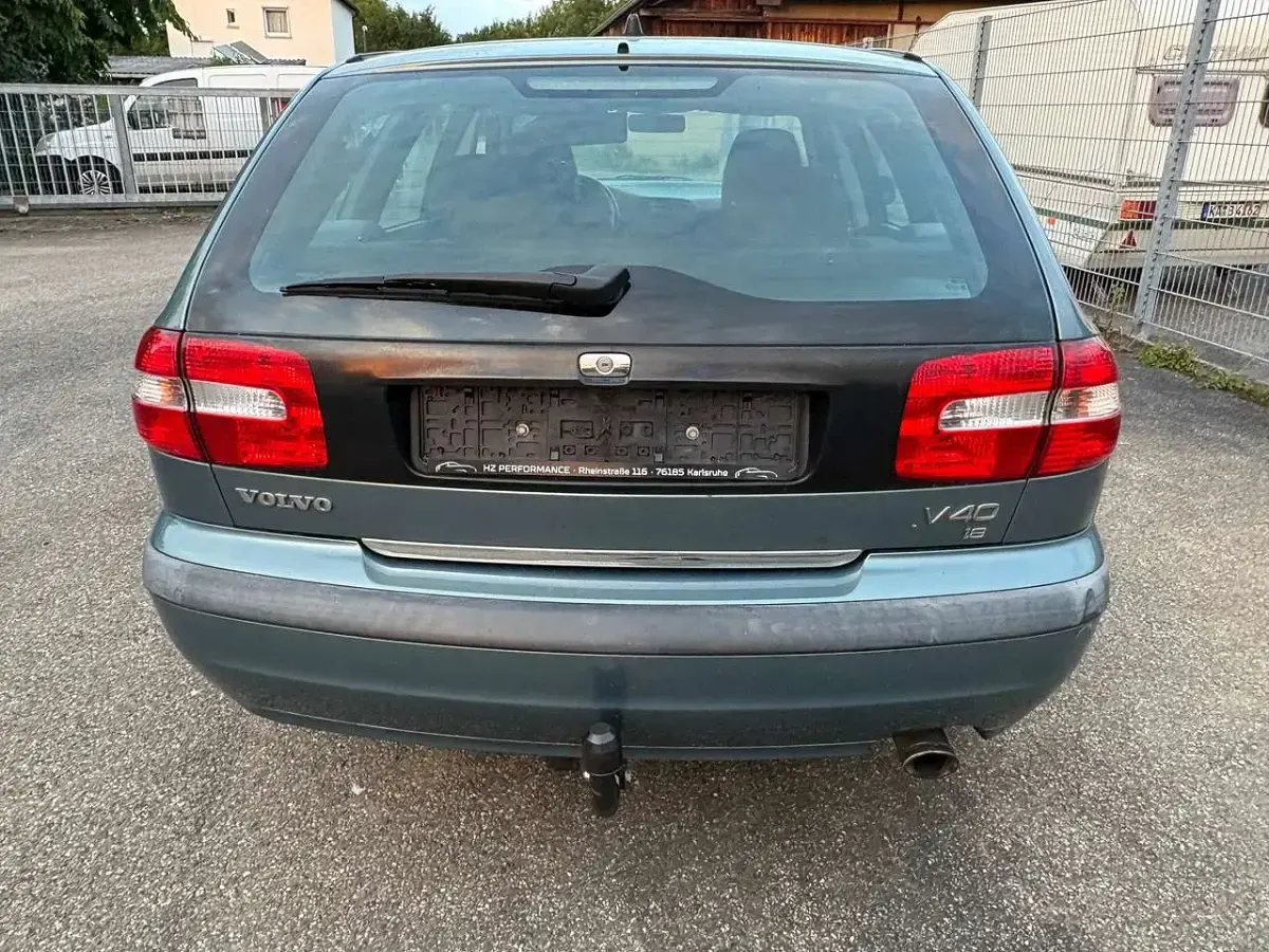 Gebraucht Volvo V40 122 PS (89 kW) 2002 Grau Kombi
