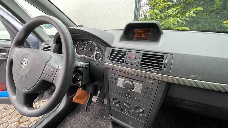 Silber Gebraucht 2006 Opel Meriva Edition Van / Kleinbus | 4.400 € (Teuer) - Bild 1/4