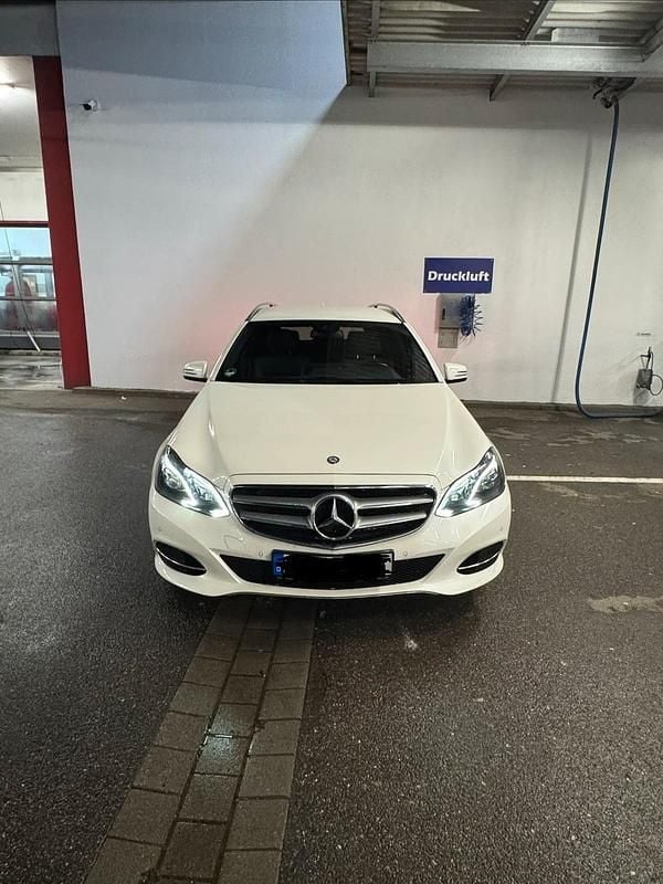 Gebraucht Mercedes E220 Avantgarde 170 PS (125 kW) 2014 Weiß Kombi