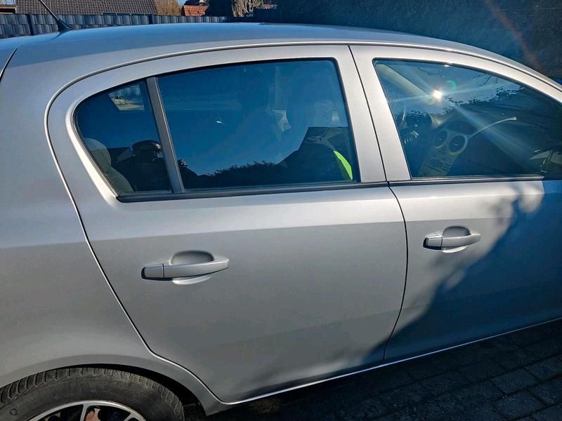 Gebraucht Opel Corsa 80 PS (58 kW) 2010 Grau Kleinwagen