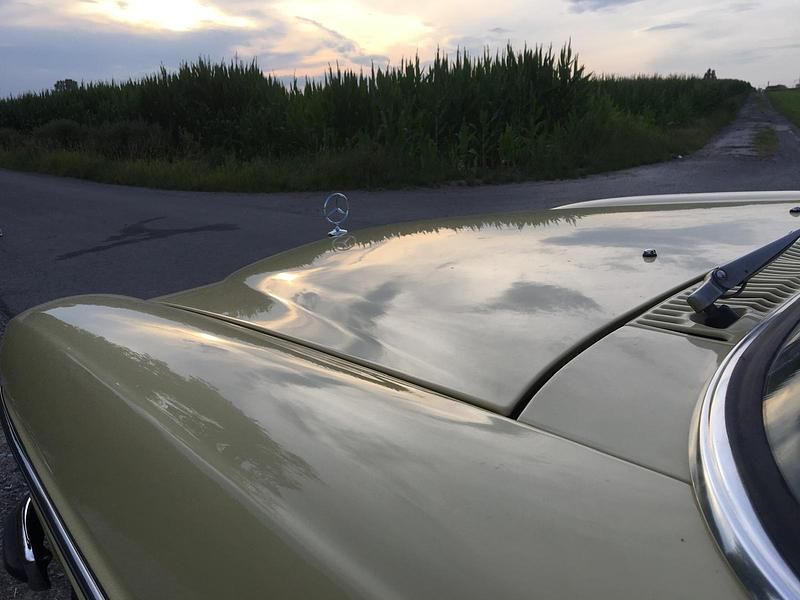 Gebraucht Mercedes 200 54 PS (39 kW) 1974 Gelb Limousine