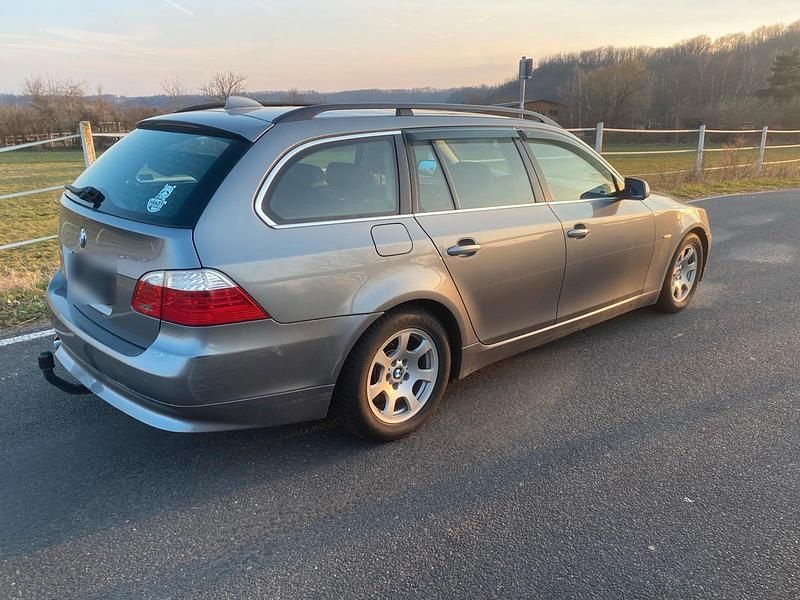 Gebraucht BMW 520 177 PS (130 kW) 2008 Grau Kombi