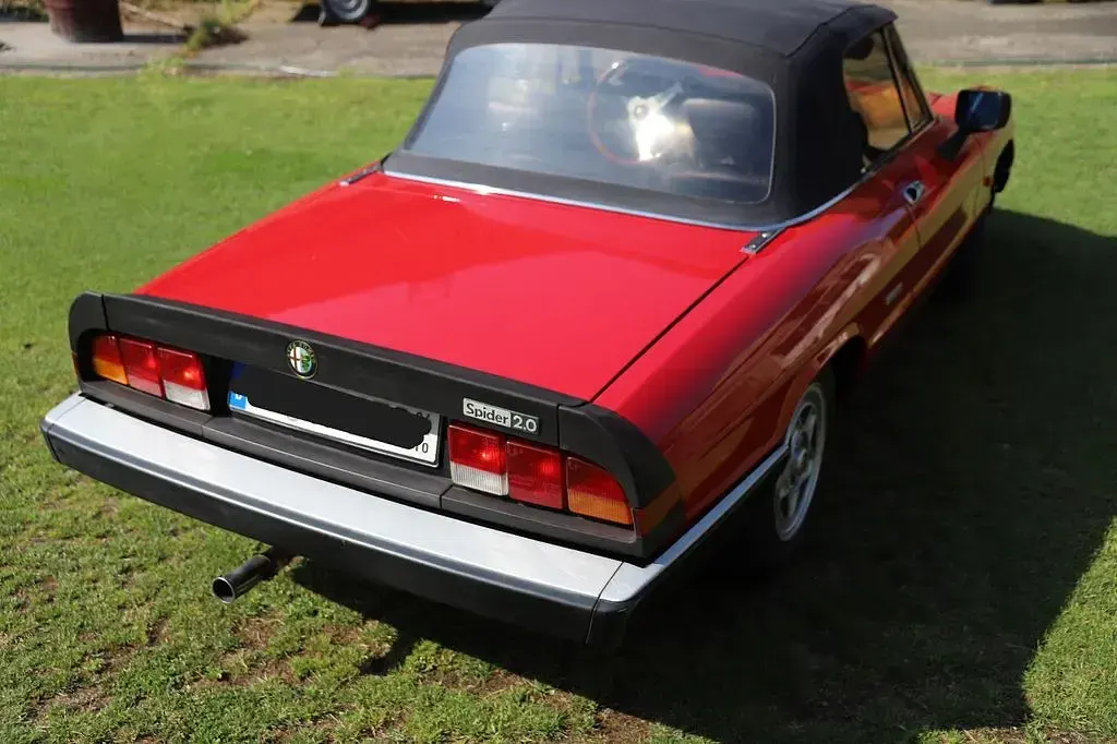 Gebraucht Alfa Romeo Spider 126 PS (92 kW) 1987 Rot Cabrio