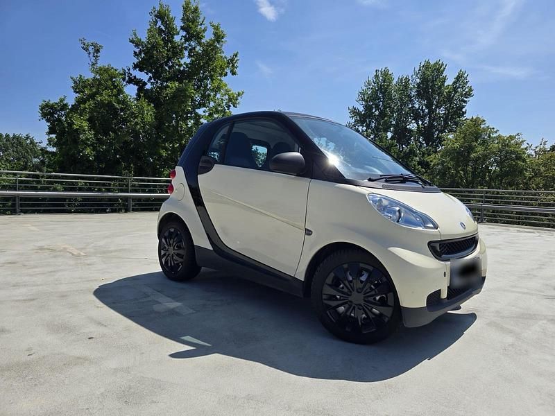 Gebraucht Smart ForTwo Coupé 61 PS (44 kW) 2011 Weiß Coupé
