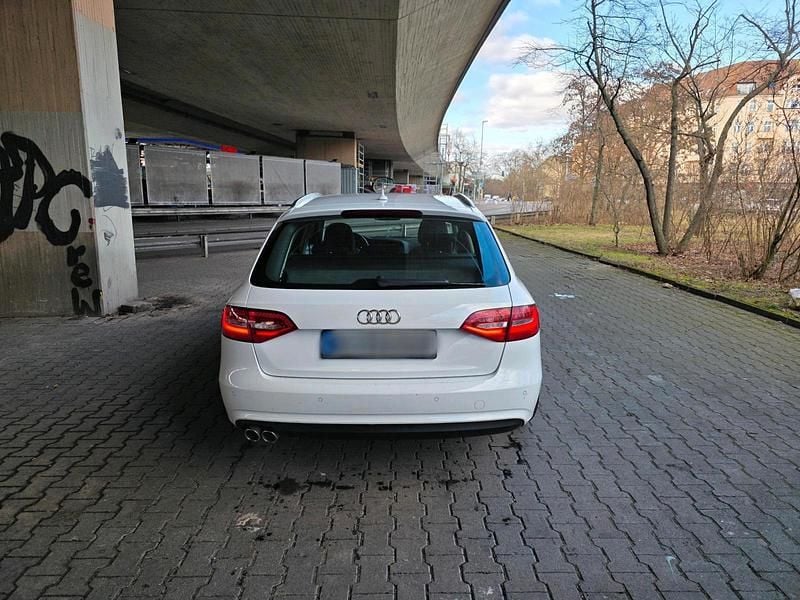 Gebraucht Audi A4 150 PS (110 kW) 2015 Weiß Kombi
