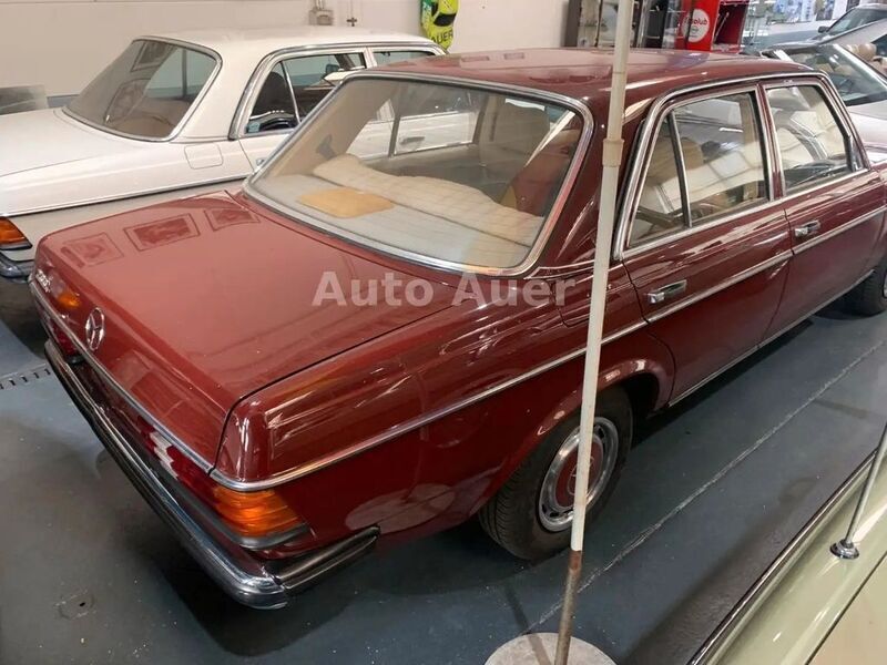 Gebraucht Mercedes 200 109 PS (80 kW) 1984 Weinrot Limousine