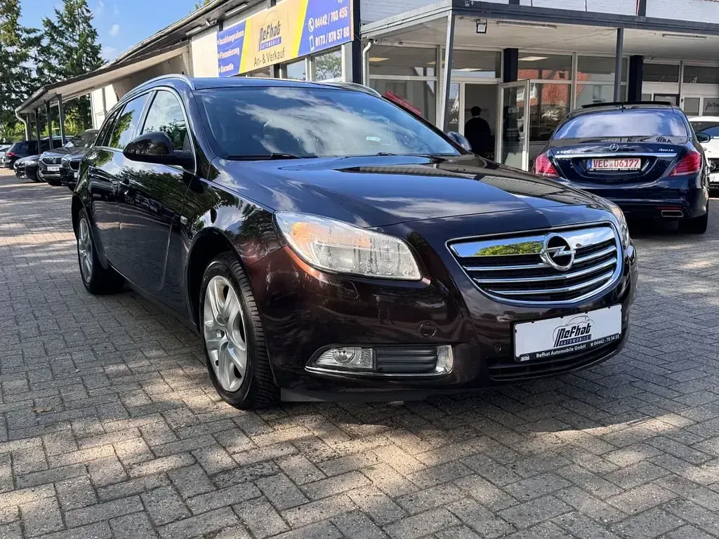 Gebraucht Opel Insignia Edition 179 PS (131 kW) 2011 Braun Kombi