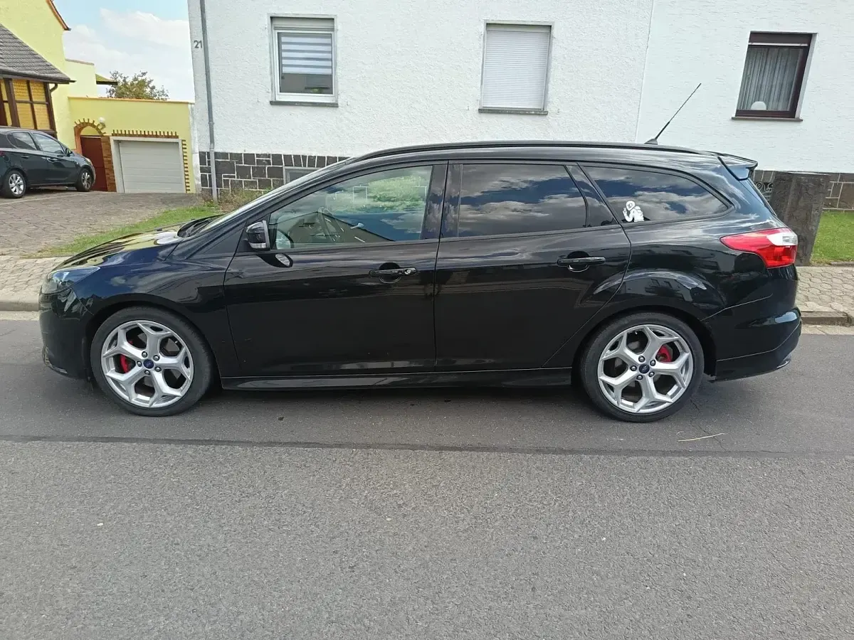 Gebraucht Ford Focus ST 250 PS (183 kW) 2014 Schwarz Kombi
