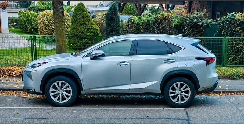 Silber Gebraucht 2015 Lexus NX200t Luxury Line SUV | 21.999 € - Bild 1/4