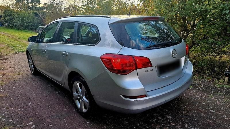Gebraucht Opel Astra 100 PS (73 kW) 2011 Silber Kombi