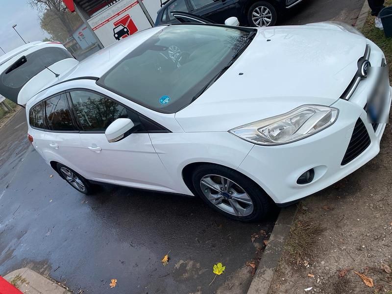Gebraucht Ford Focus 2014 Weiß Kombi