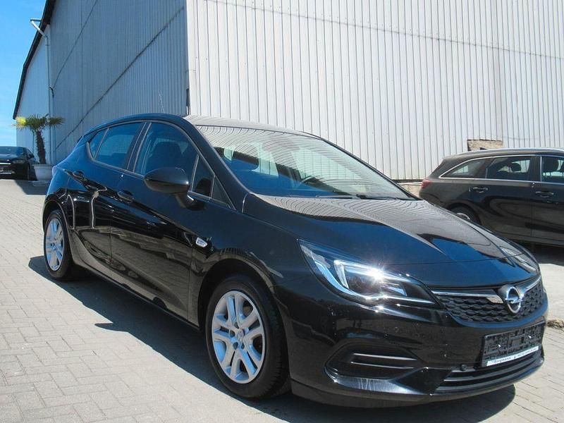 Schwarz Gebraucht 2022 Opel Astra Edition Limousine | 13.890 € (Superpreis) - Bild 1/4