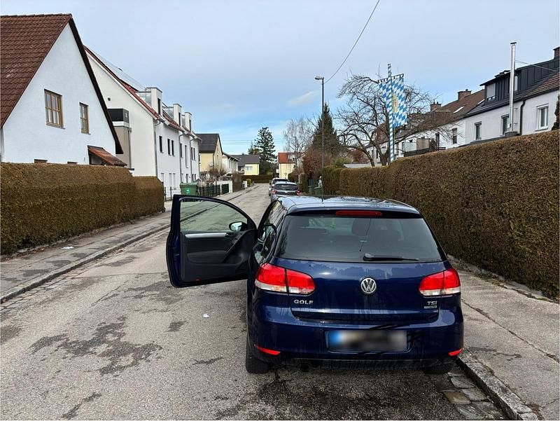 Gebraucht VW Golf VI 105 PS (77 kW) 2011 Blau Kleinwagen