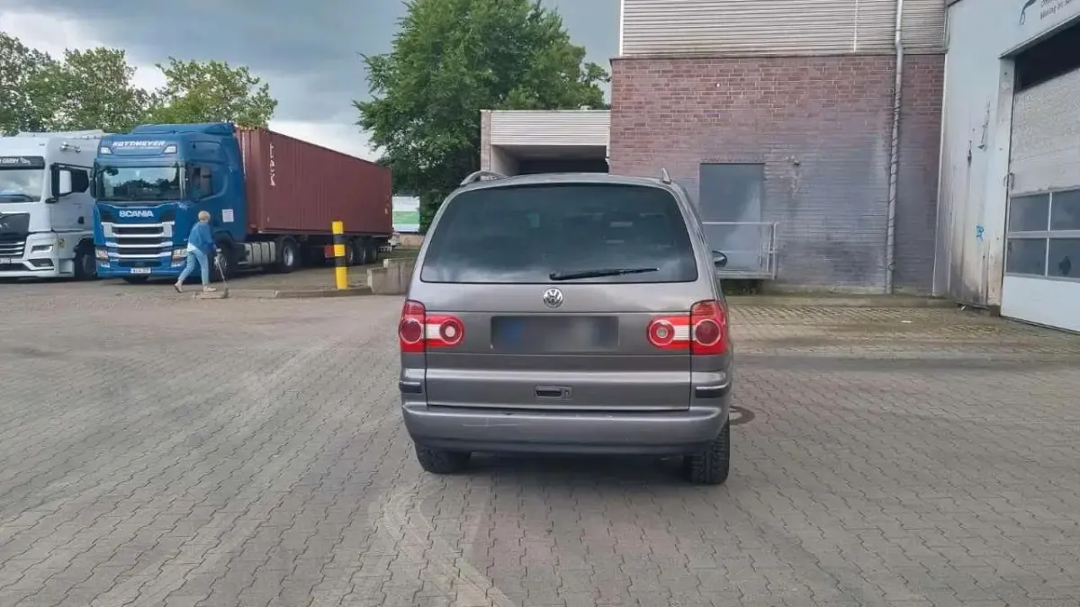 Gebraucht VW Sharan 116 PS (85 kW) 2005 Braun Van / Kleinbus