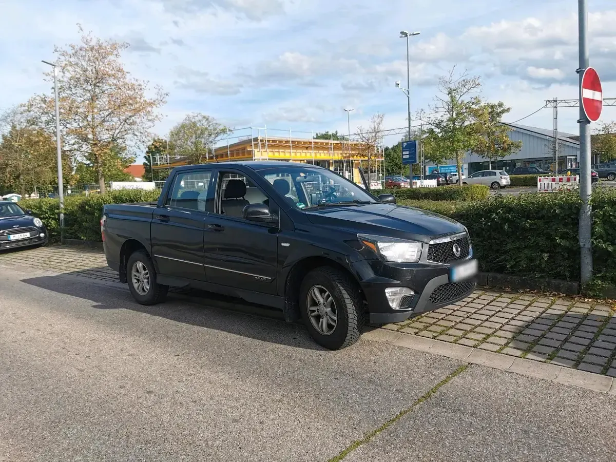 Gebraucht SsangYong Actyon 156 PS (114 kW) 2013 Schwarz Pickup