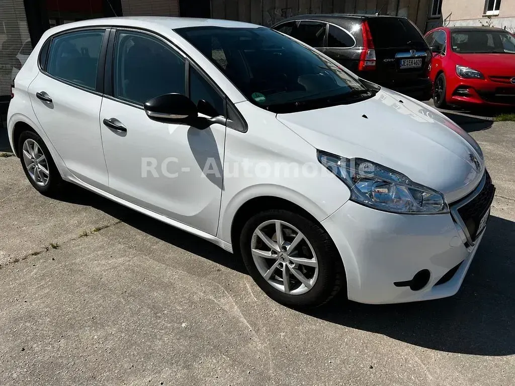 Gebraucht Peugeot 208 Access 68 PS (50 kW) 2015 Weiß Kleinwagen