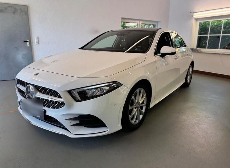 Weiß Gebraucht 2018 Mercedes A200 Kleinwagen | 21.499 € (Etwas zu teuer) - Bild 1/4