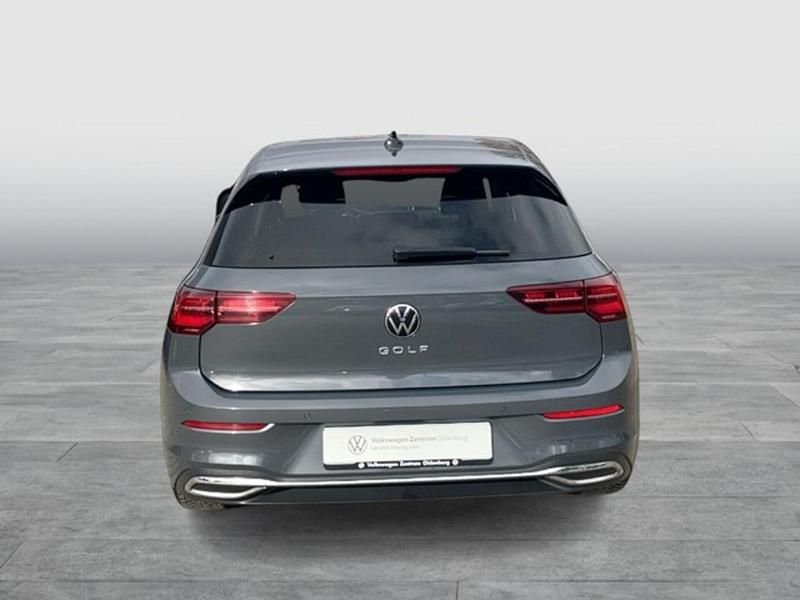 Gebraucht VW Golf VIII Active 150 PS (110 kW) 2022 Delfingrau metallic (metallic) Limousine