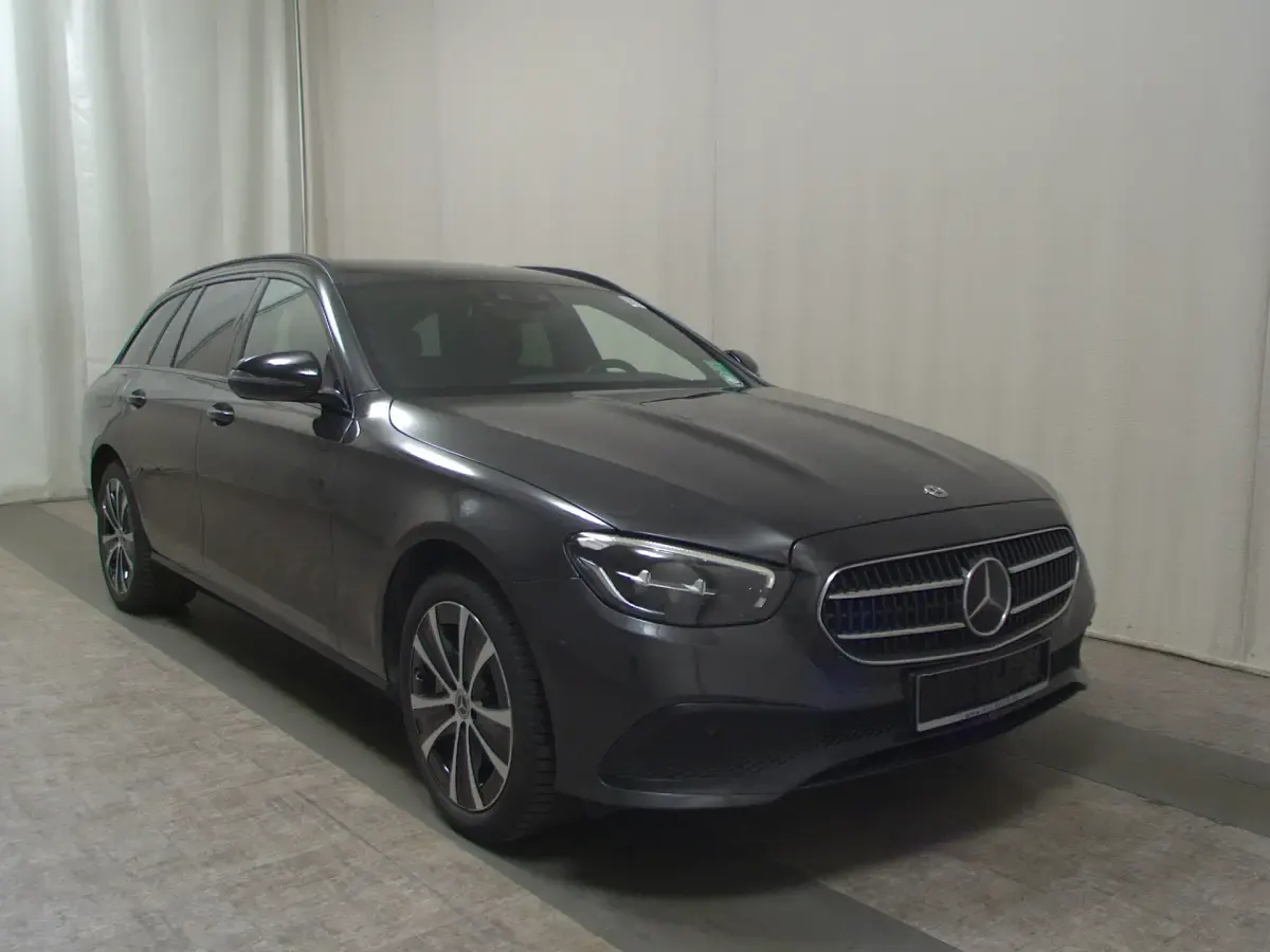 Gebraucht Mercedes E300 Avantgarde 306 PS (225 kW) 2022 Grau Kombi