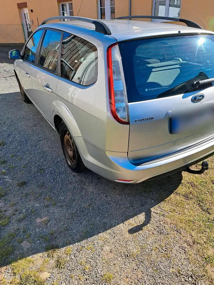 Usado Ford Focus 109 CV (80 kW) 2011 Plateado Familiar