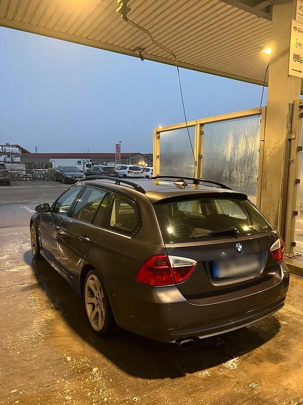 Gebraucht BMW 320 177 PS (130 kW) 2008 Grau Kombi