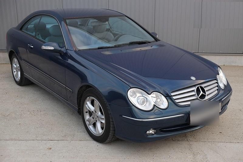 Blau Gebraucht 2003 Mercedes CLK240 Coupé | 7.999 € (Etwas zu teuer) - Bild 1/4