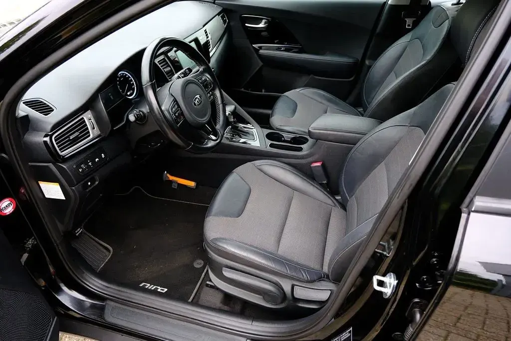 Gebraucht Kia Niro First Edition 105 PS (77 kW) 2017 Schwarz SUV