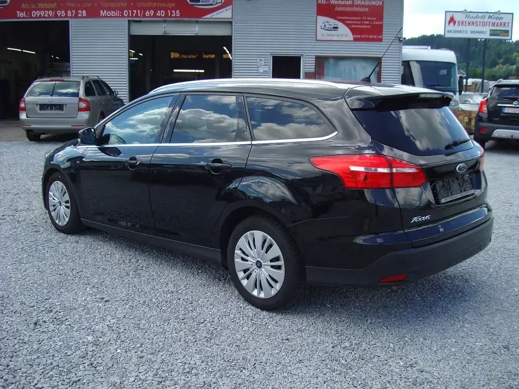 Gebraucht Ford Focus Titanium 125 PS (91 kW) 2015 Schwarz Limousine