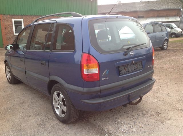 Gebraucht Opel Zafira 101 PS (74 kW) 2002 Blau metallic Van / Kleinbus