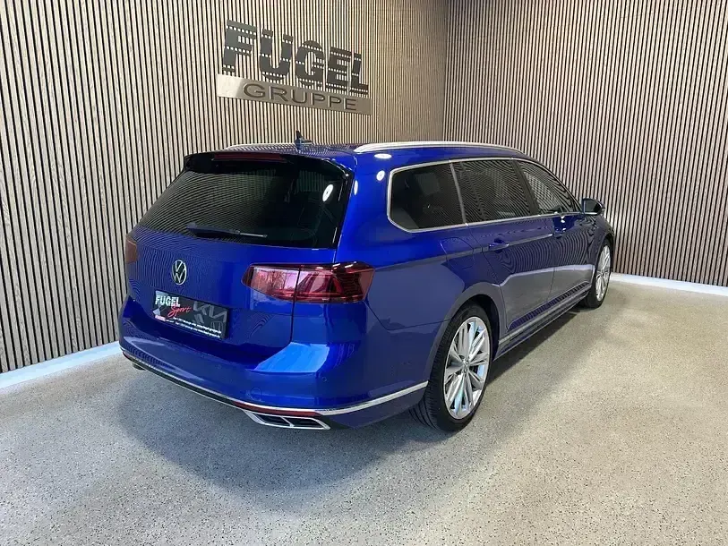 Gebraucht VW Passat R-line 280 PS (205 kW) 2021 Lapiz blue metallic Kombi